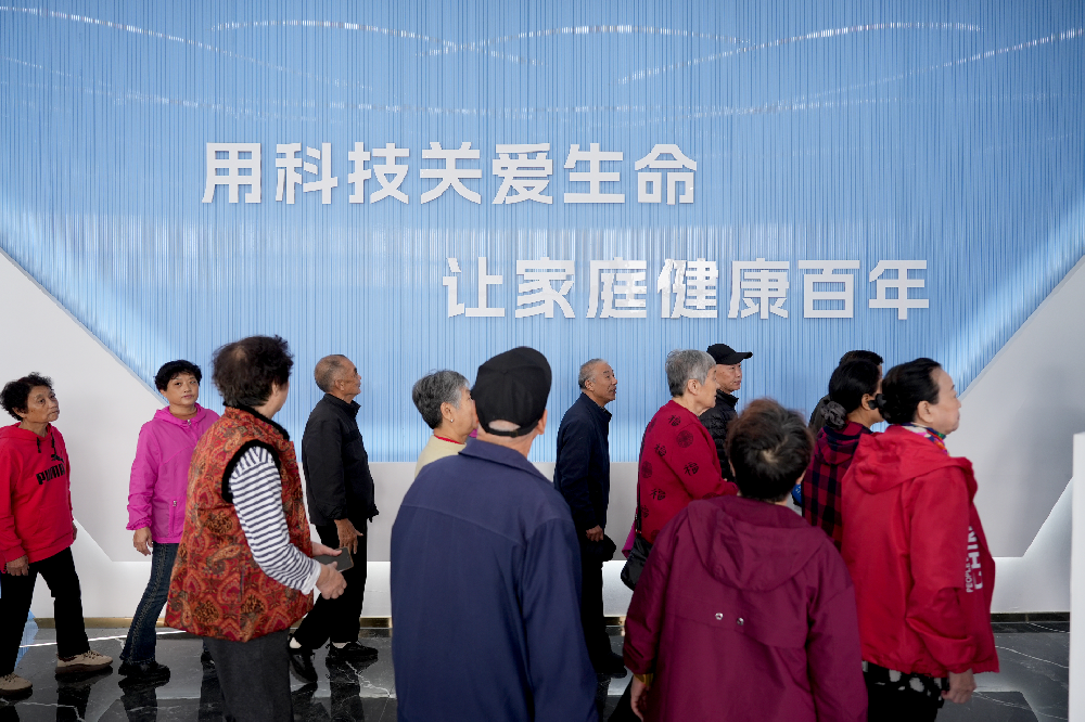邯郸市场明星代表团探访益健堂智能穿戴设备产业园！